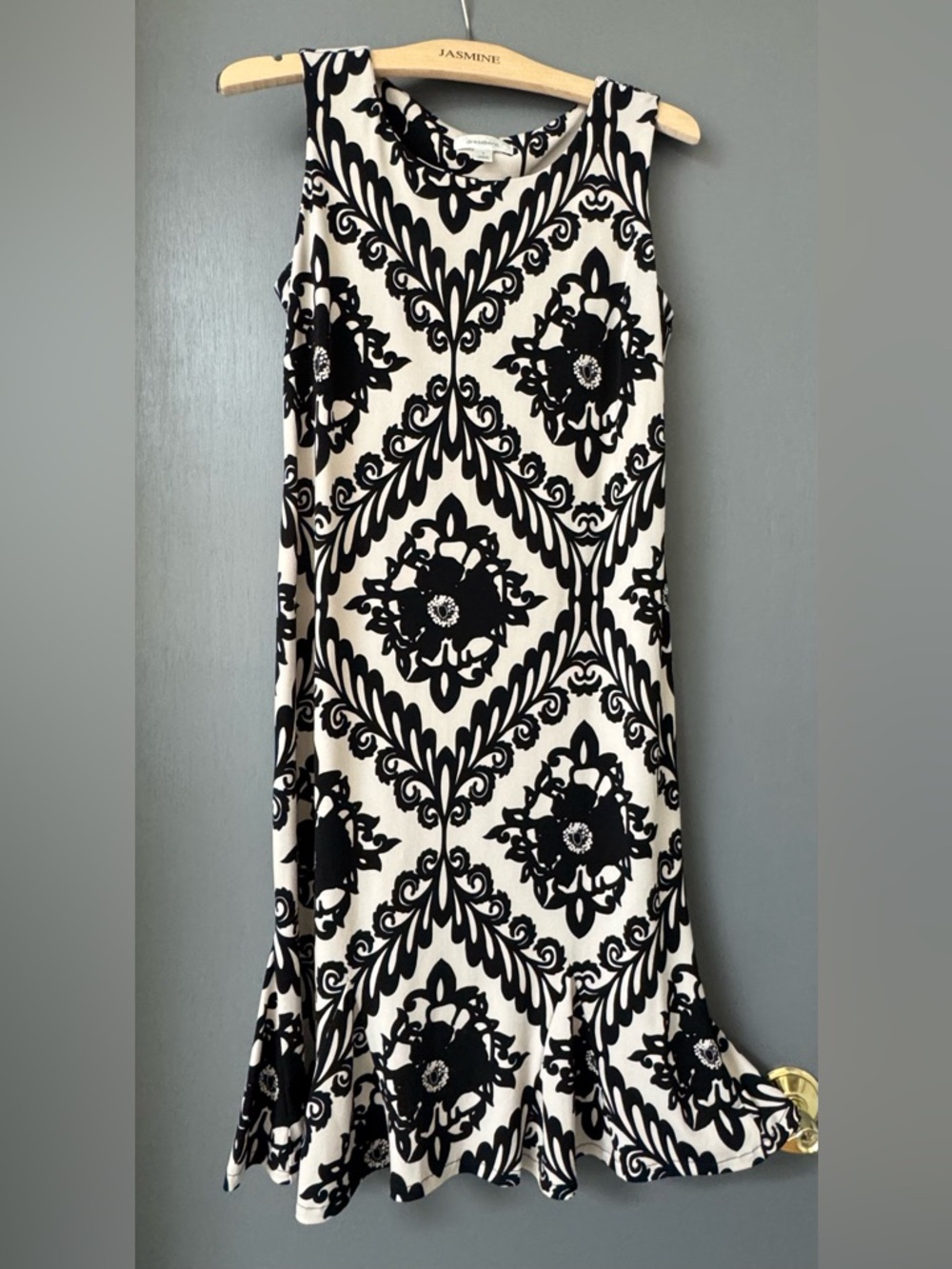 Dress Barn Sz 6 Black and Cream Sleeveless Patterned Midi Dress